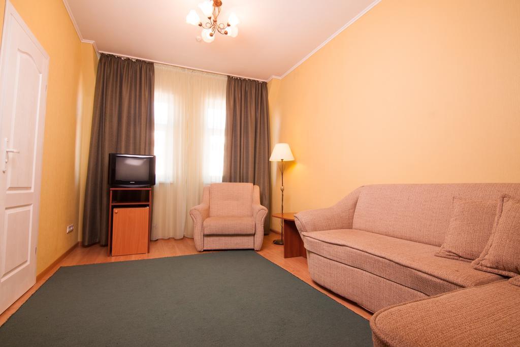 Mini-Hotel On Geroiv Energetykiv Street 18 Киев Екстериор снимка